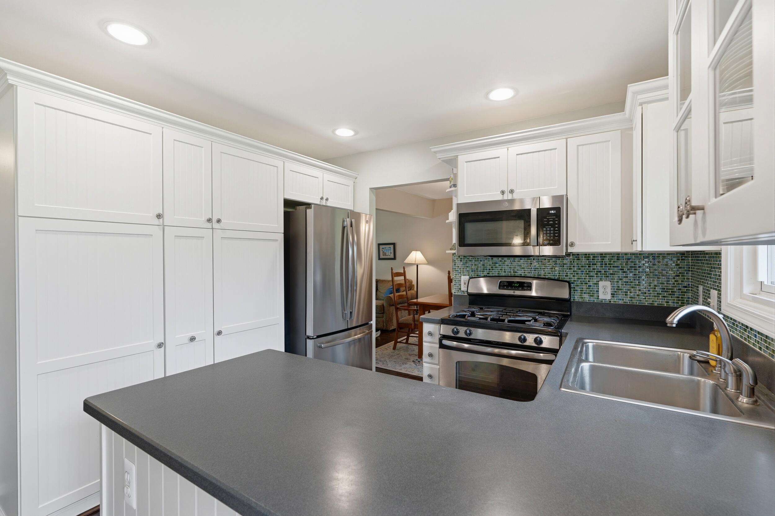 2070 Winchester Road Rochester Hills, MI 48307 - Photo 13 of 62 059