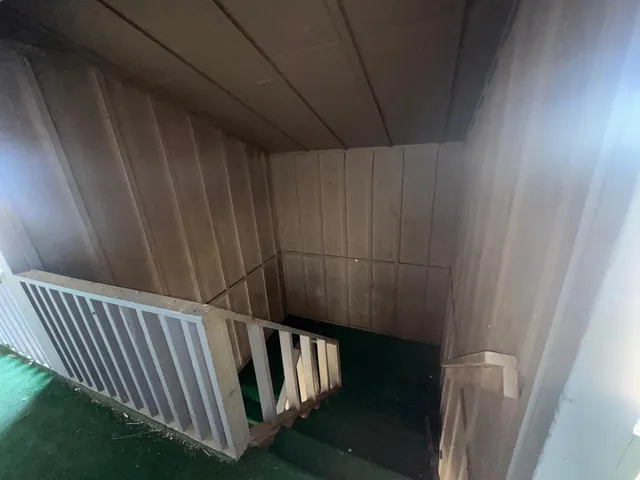 a view of entryway with a window