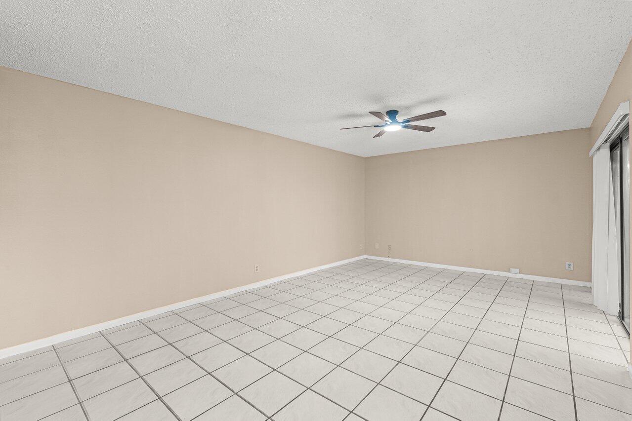 7633 Courtyard Run West Boca Raton, FL 33433 - Photo 11 of 32 015-7633CourtyardRunWest-BocaRaton-FL-33