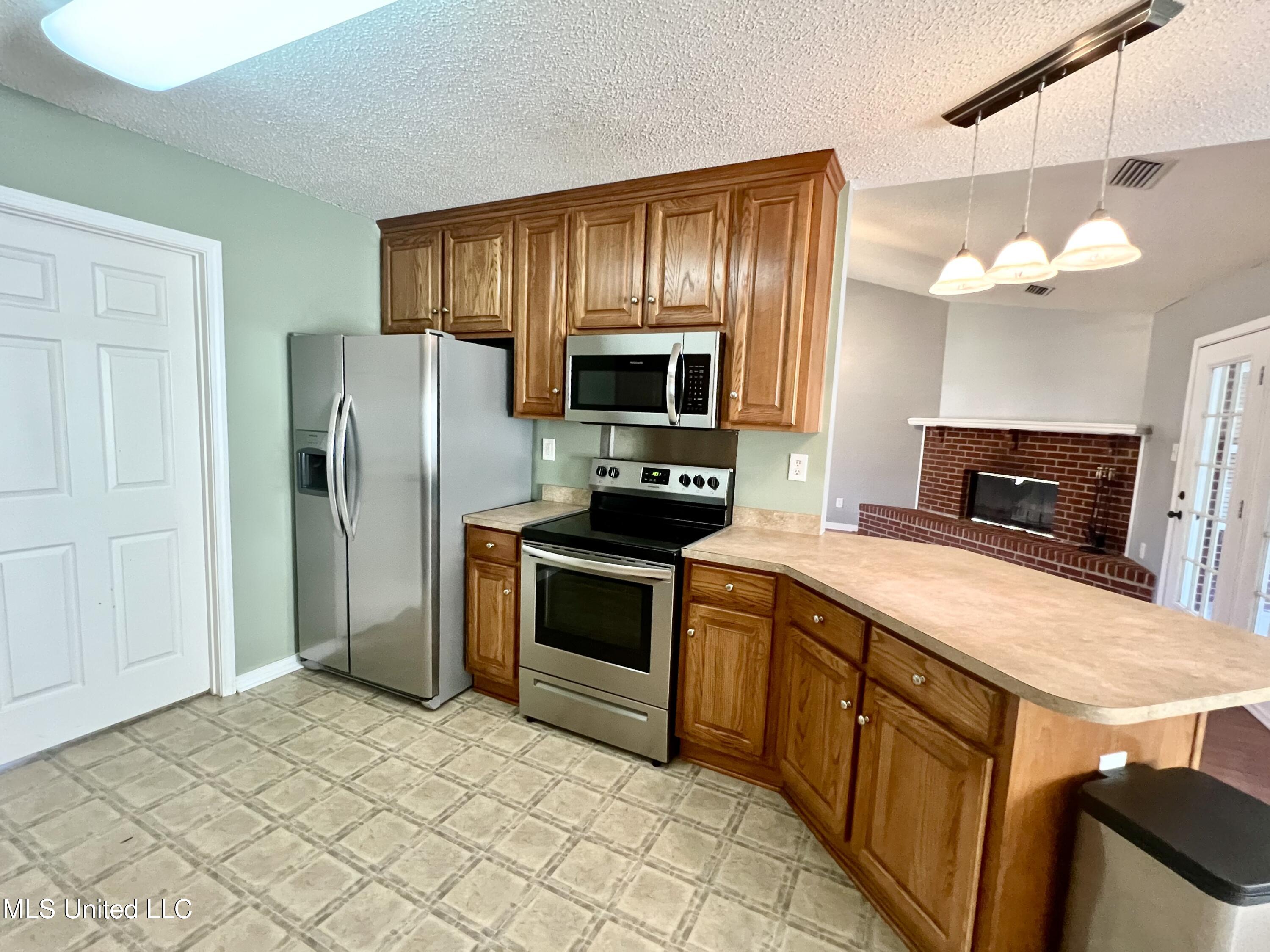 9430 Dunn Road Moss Point, MS 39562 - Photo 6 of 55 IMG_1943