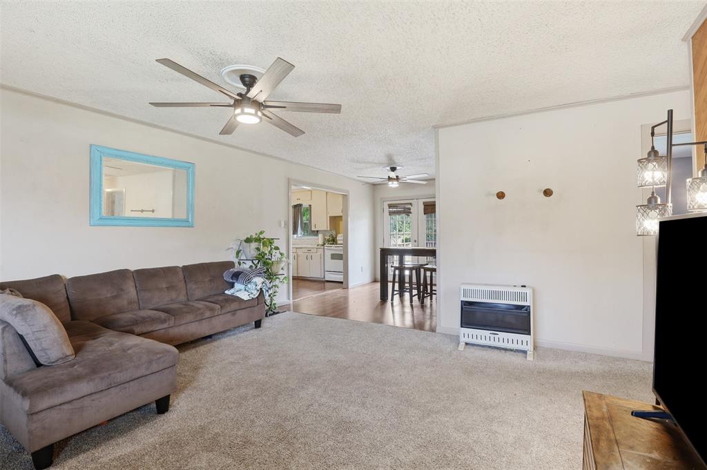 4304 Hodgkins Road Lake Worth, TX 76135 - Photo 9 of 33