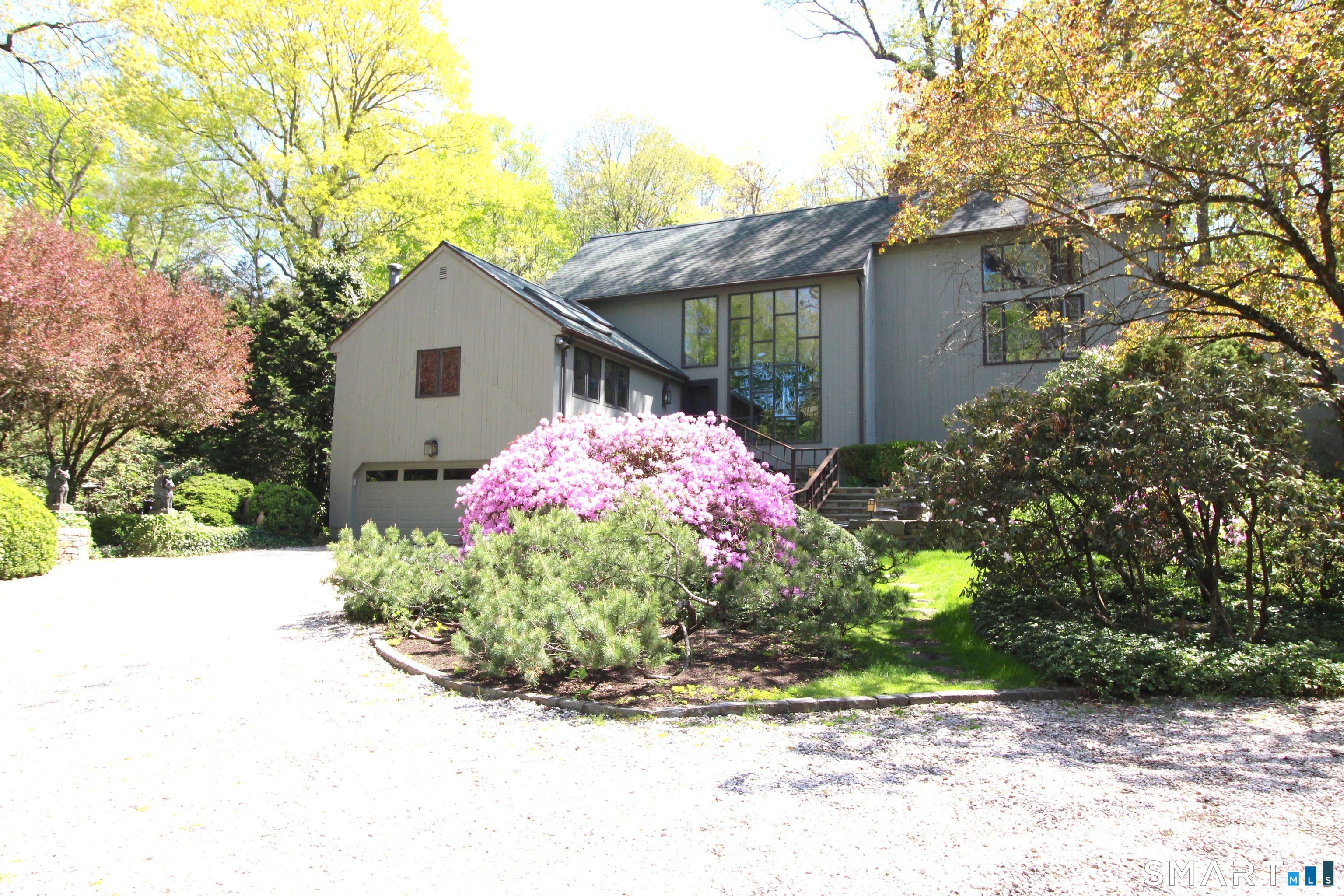 Welcome to Blau House located at 8 Bayberry Ridge Road.