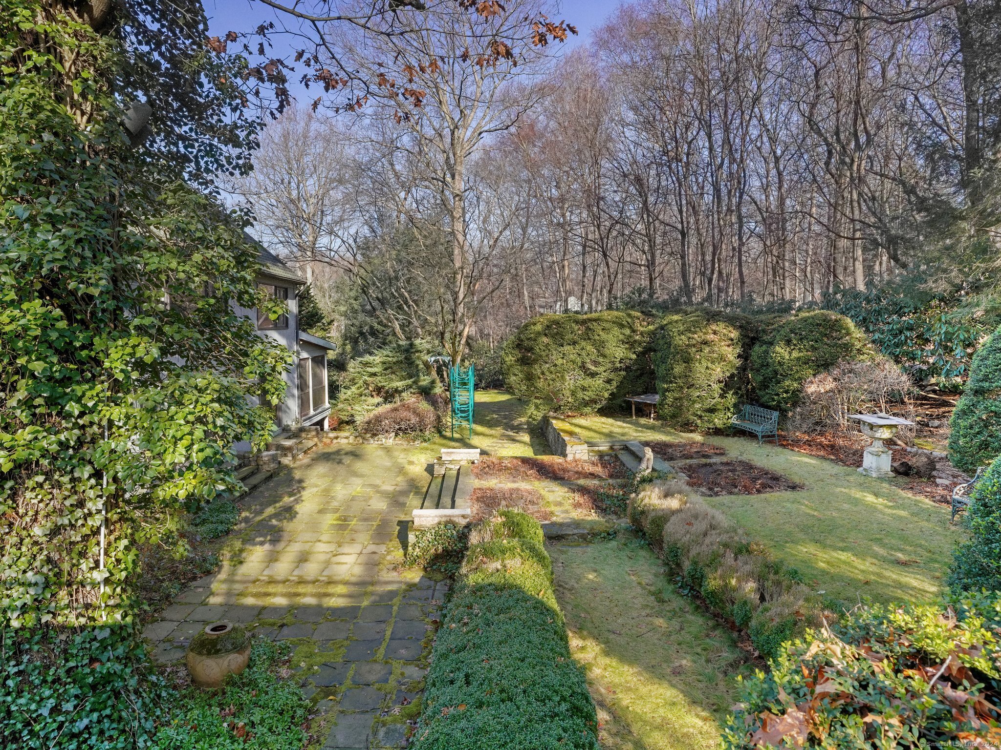 8 Bayberry Ridge Road Westport, CT 06880 - Photo 16 of 39 a view of yard