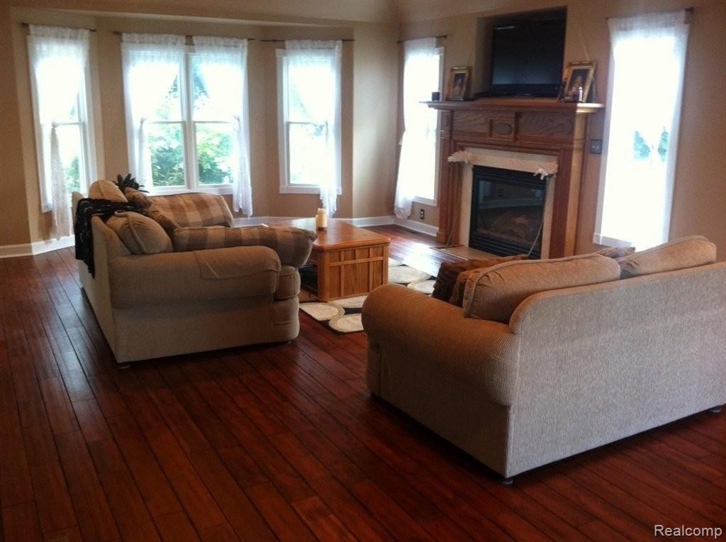 8600 Noggles Road Manchester, MI 48158 - Photo 11 of 12 Great rm.jpg