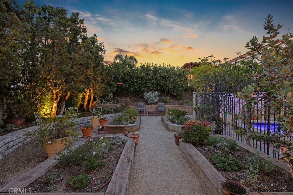 2556 Ridgecrest Lane Orange, CA 92867 - Photo 44 of 72