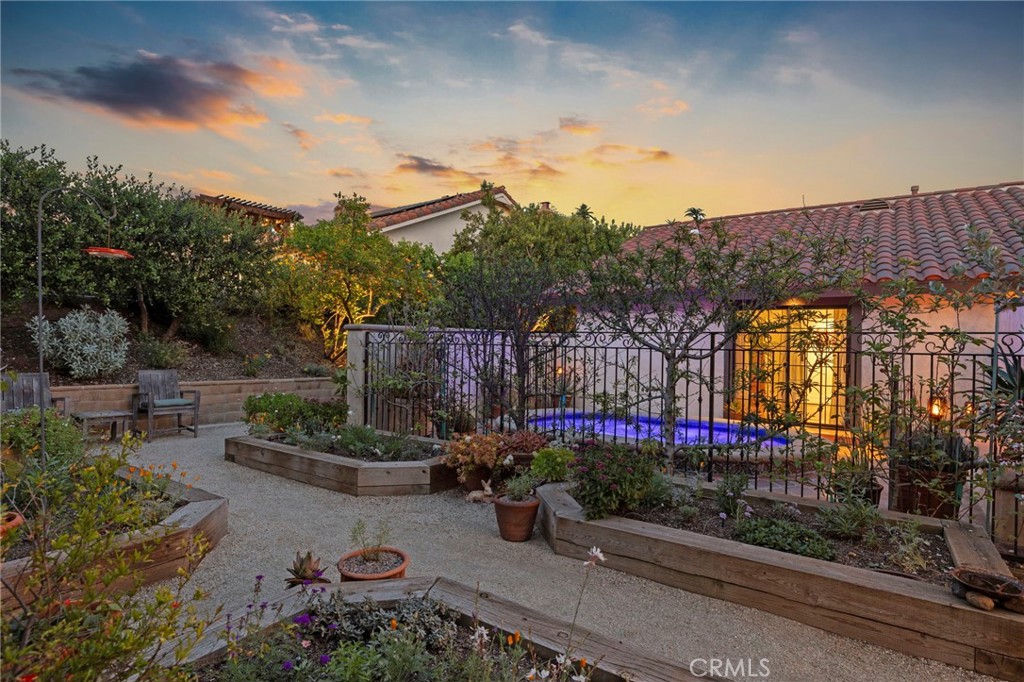 2556 Ridgecrest Lane Orange, CA 92867 - Photo 45 of 72