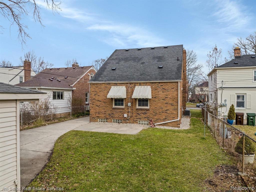 1729 Roslyn Road Grosse Pointe Woods, MI 48236 - Photo 25 of 26