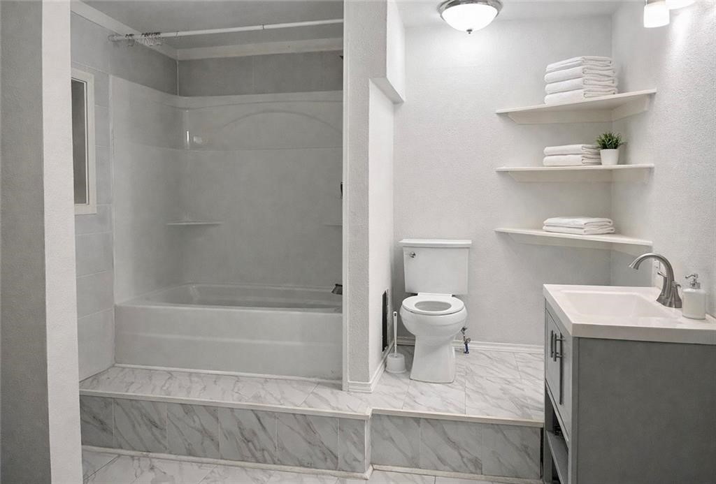 2525 Ave B Ingleside, TX 78362 - Photo 4 of 9 a bathroom with a toilet a sink and a bathtub