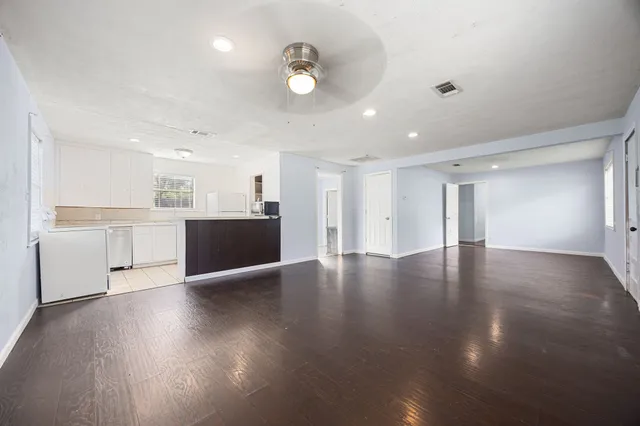 $1,350 | 340 Magnolia Drive, Houston, TX 77336