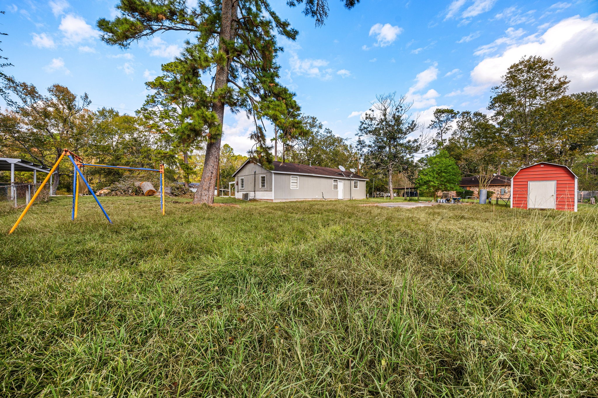 340 Magnolia Drive Houston, TX 77336 - Photo 28 of 48 a backyard of a house with table and chairs