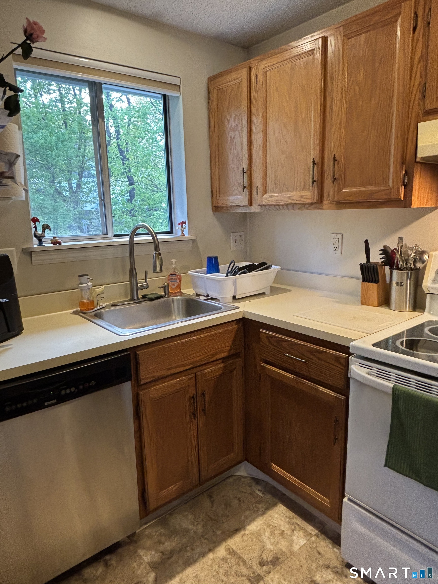 151 Shelter Rock Road, Unit 46 Danbury, CT 06810 - Photo 4 of 35