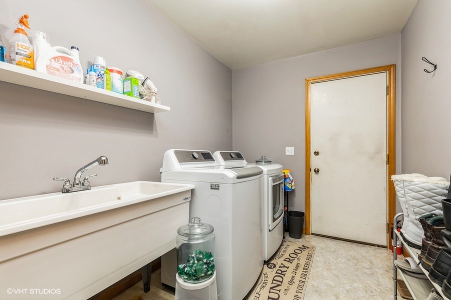 2808 Tahoe Lane Spring Grove, IL 60081 - Photo 14 of 21 a utility room with dryer and washer