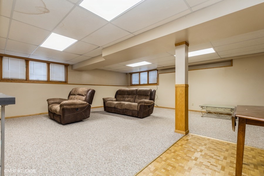2808 Tahoe Lane Spring Grove, IL 60081 - Photo 15 of 21 a living room with furniture a rug and a painting on the wall