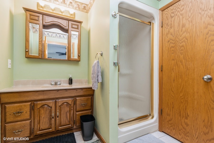 2808 Tahoe Lane Spring Grove, IL 60081 - Photo 10 of 21 a bathroom with a sink a mirror and a shower