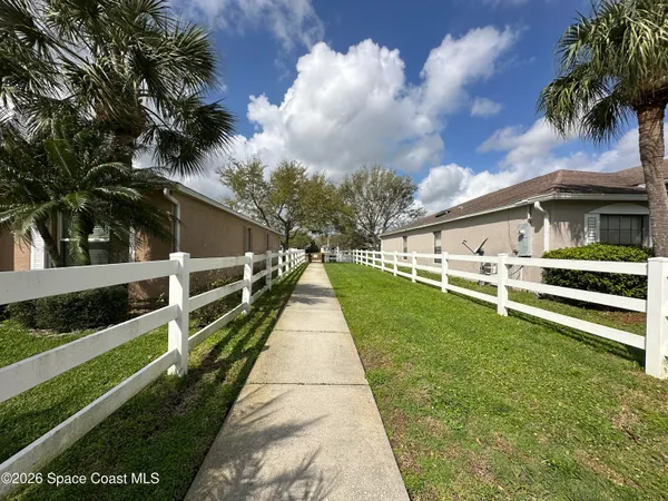 $1,975 | 670 Benton Drive, Melbourne, FL 32901