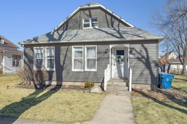 $192,000 | 308 8th Street, De Witt, IA 52742
