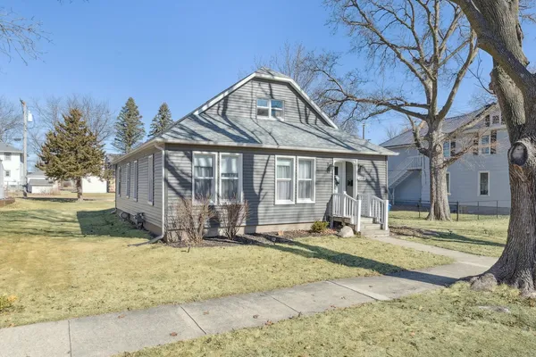 $192,000 | 308 8th Street, De Witt, IA 52742