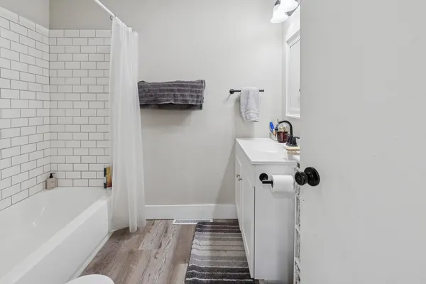 $192,000 | 308 8th Street, De Witt, IA 52742