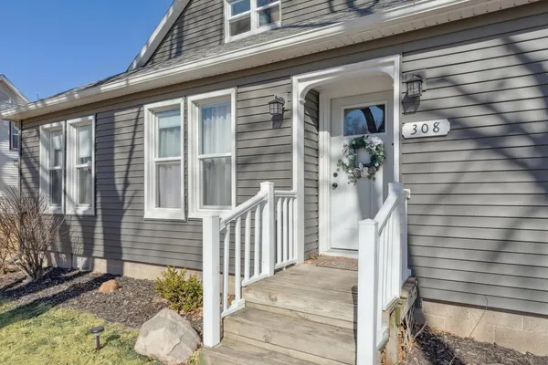 $192,000 | 308 8th Street, De Witt, IA 52742