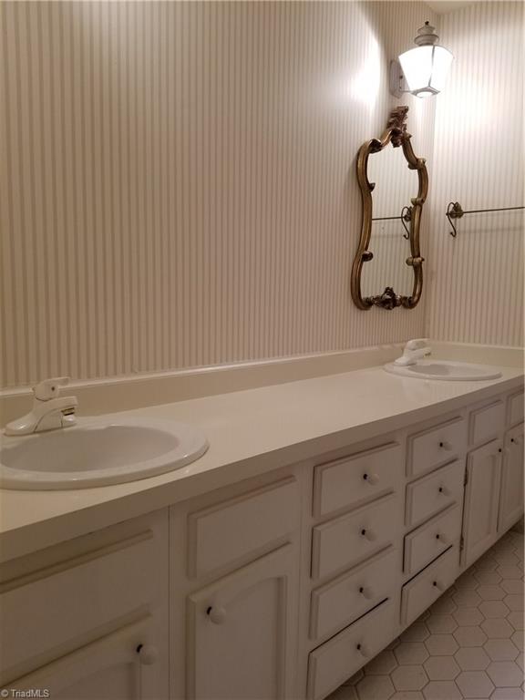 1602 Beechtree Road Greensboro, NC 27408 - Photo 11 of 24 Hall Bath.