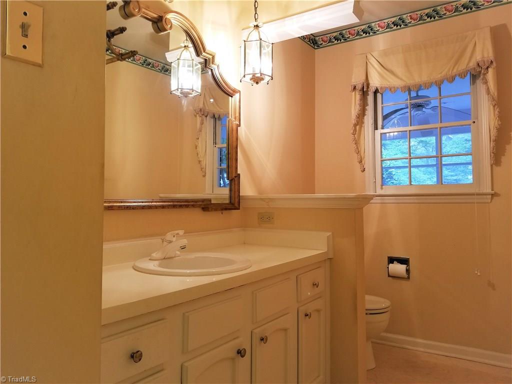 1602 Beechtree Road Greensboro, NC 27408 - Photo 20 of 24 Gallery Image 20