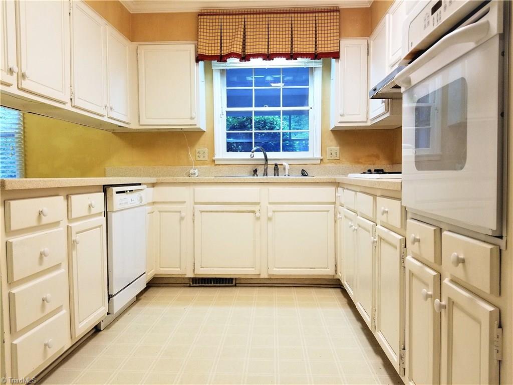 1602 Beechtree Road Greensboro, NC 27408 - Photo 5 of 24 Kitchen View