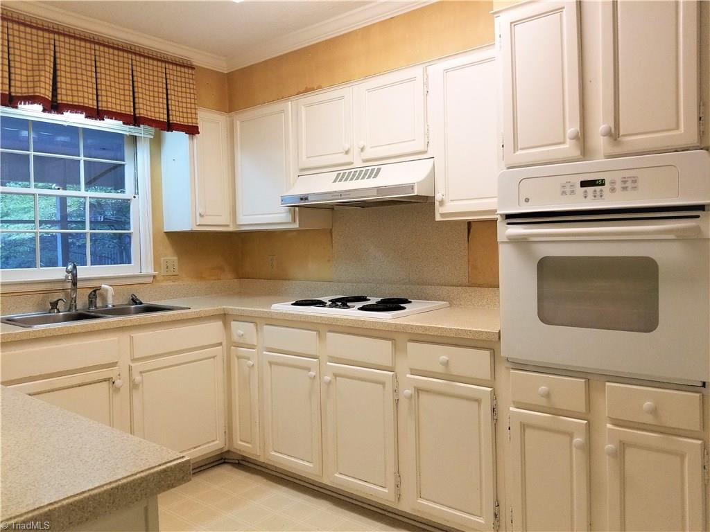 1602 Beechtree Road Greensboro, NC 27408 - Photo 6 of 24 Gallery Image 6