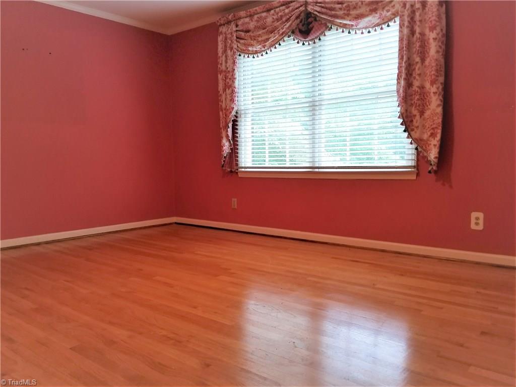 1602 Beechtree Road Greensboro, NC 27408 - Photo 10 of 24 Owner's Suite