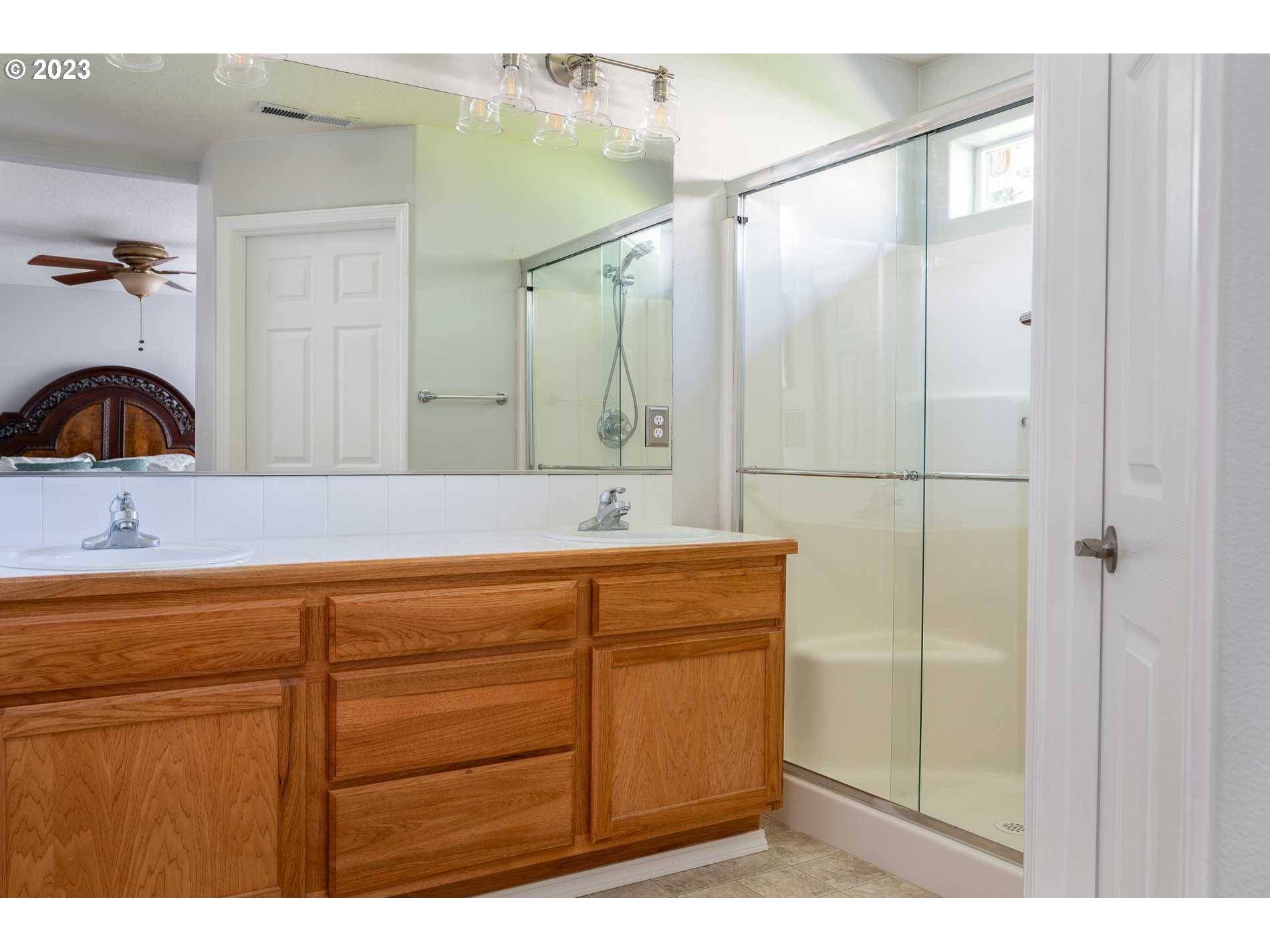 515 Southeast 197th Place Camas, WA 98607 - Photo 16 of 45 Attached Bathroom