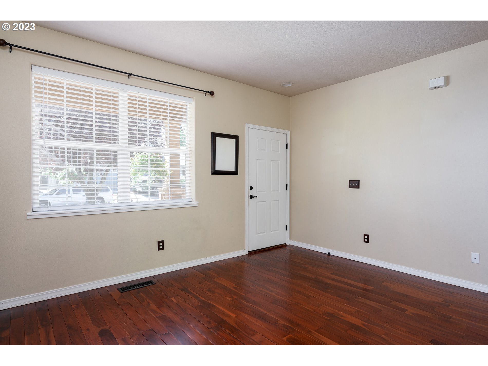 515 Southeast 197th Place Camas, WA 98607 - Photo 5 of 45 Living Room/Entrance