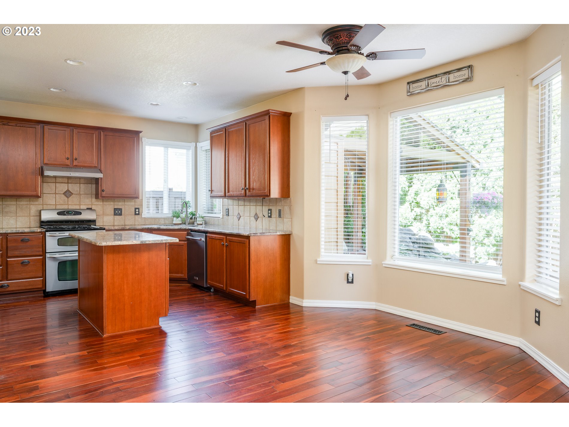 515 Southeast 197th Place Camas, WA 98607 - Photo 8 of 45 Kitchen/Dining Room