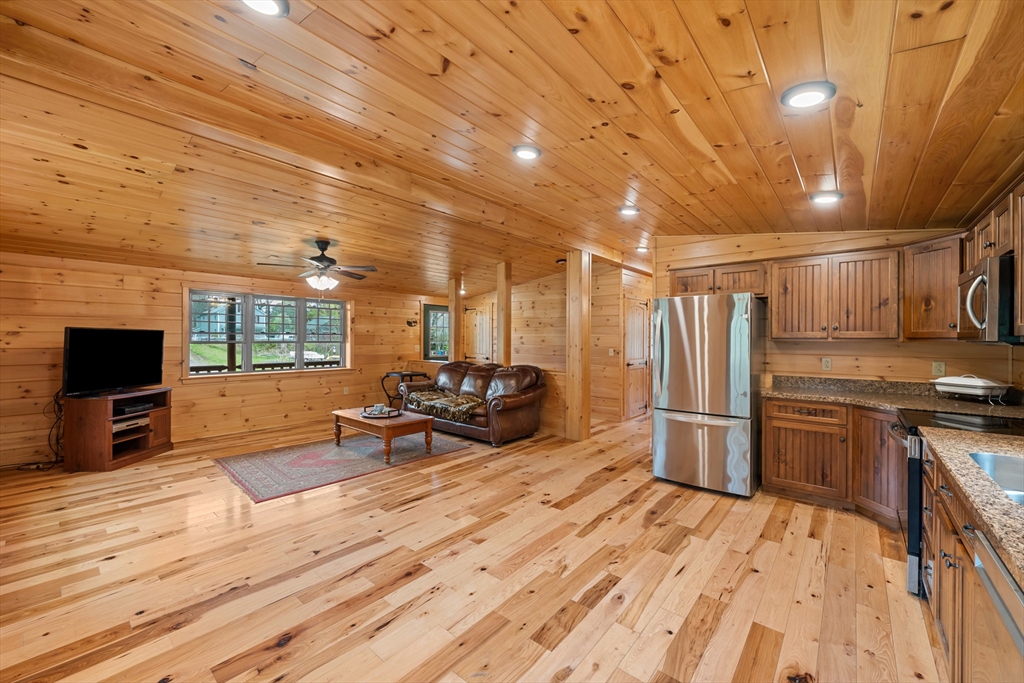 22 Carpenter Road Dudley, MA 01571 - Photo 11 of 32