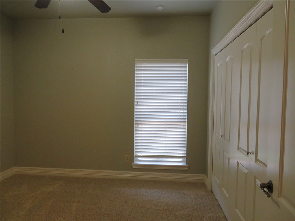 5803 South Oso Parkway Corpus Christi, TX 78414 - Photo 27 of 39 an empty room with a window