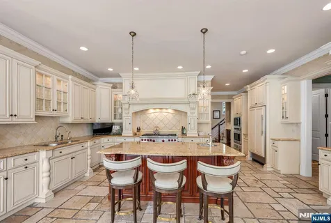 $3,750,000 | 268 Woodside Avenue, Franklin Lakes, NJ 07417