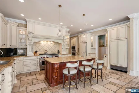 $3,750,000 | 268 Woodside Avenue, Franklin Lakes, NJ 07417