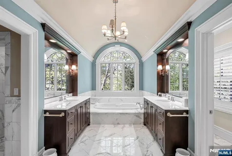 $3,750,000 | 268 Woodside Avenue, Franklin Lakes, NJ 07417