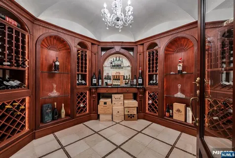 $3,750,000 | 268 Woodside Avenue, Franklin Lakes, NJ 07417