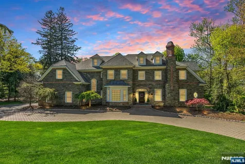 $3,750,000 | 268 Woodside Avenue, Franklin Lakes, NJ 07417