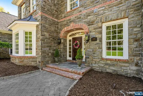 $3,750,000 | 268 Woodside Avenue, Franklin Lakes, NJ 07417