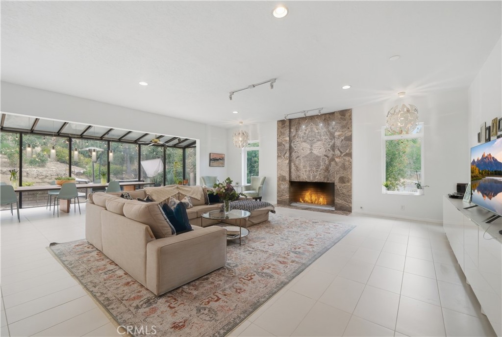 6060 Pachappa Drive Riverside, CA 92506 - Photo 12 of 46 Massive great room