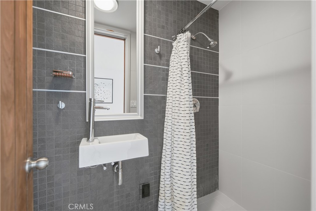 6060 Pachappa Drive Riverside, CA 92506 - Photo 33 of 46 Bathroom 2