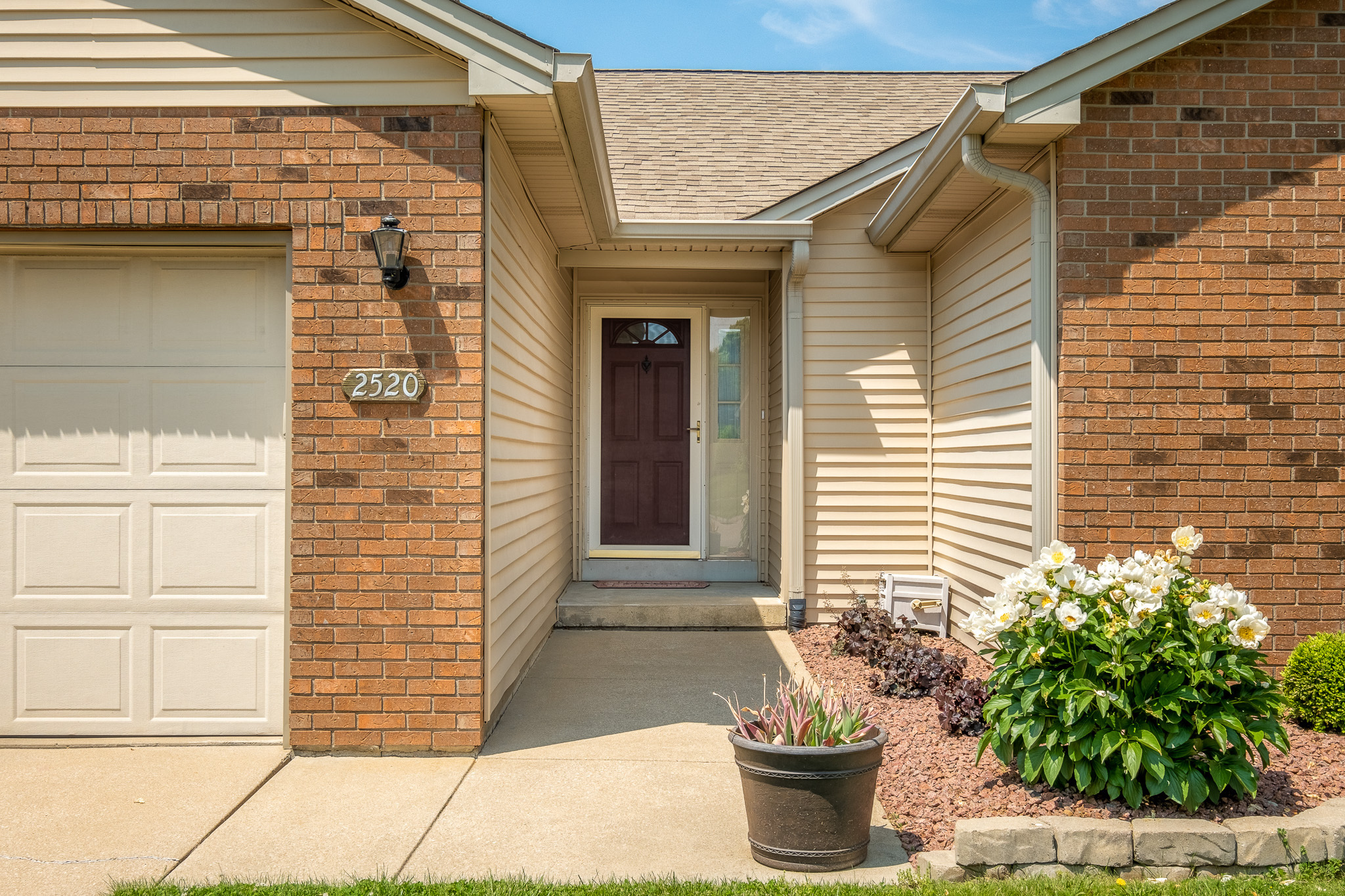 2520 Cedar Ridge Drive Columbus, IN 47203 - Photo 2 of 27