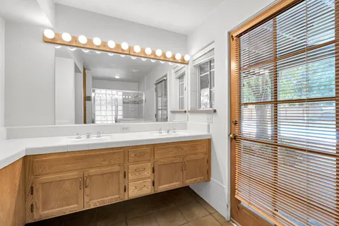 $799,999 | 6743 North Dolores Avenue, Fresno, CA 93711