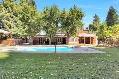 $799,999 | 6743 North Dolores Avenue, Fresno, CA 93711