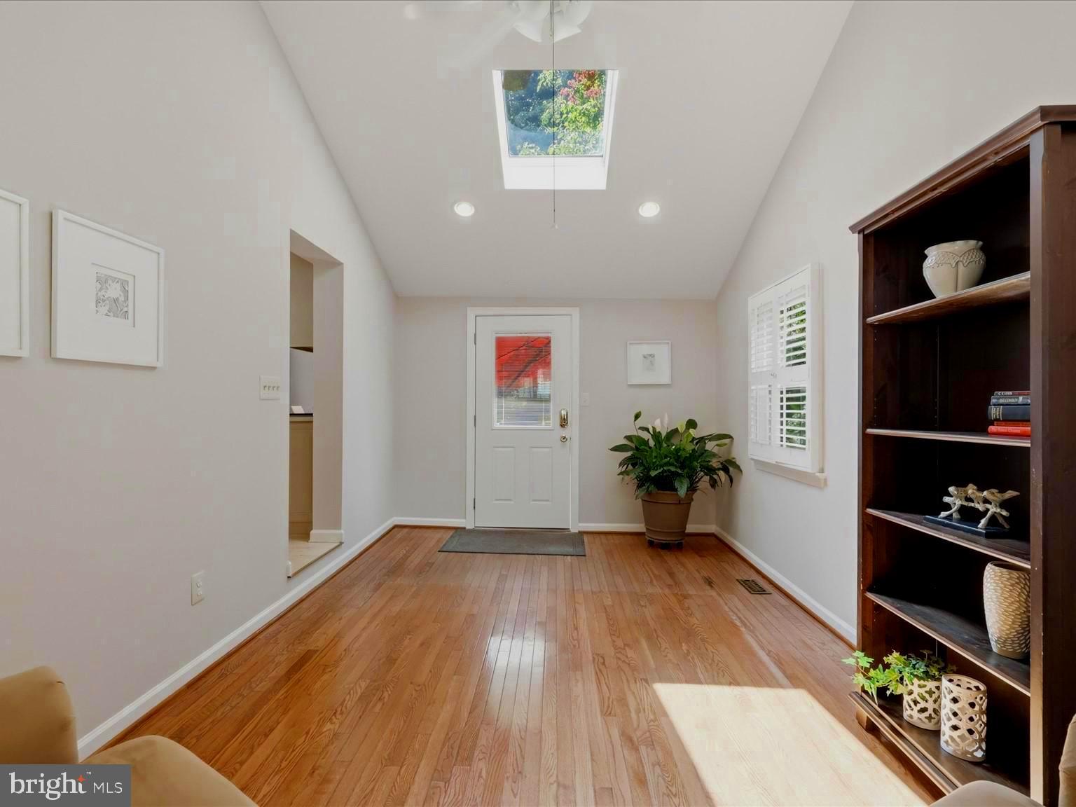 6424 Alloway Court Springfield, VA 22152 - Photo 12 of 38 Gallery Image 12