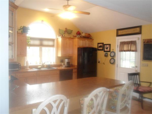 7 Taylor Road Bellingham, MA 02019 - Photo 4 of 28 Gallery Image 4