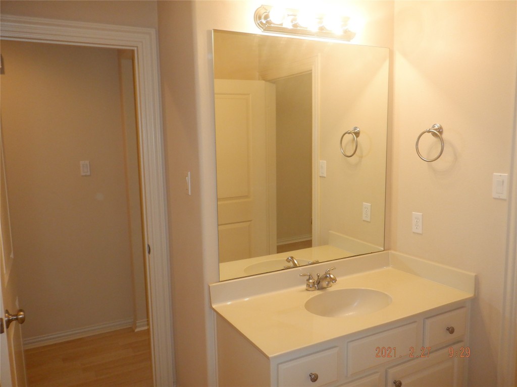 1903 Spring Cedar Lane Houston, TX 77077 - Photo 14 of 20 2nd floor bath room