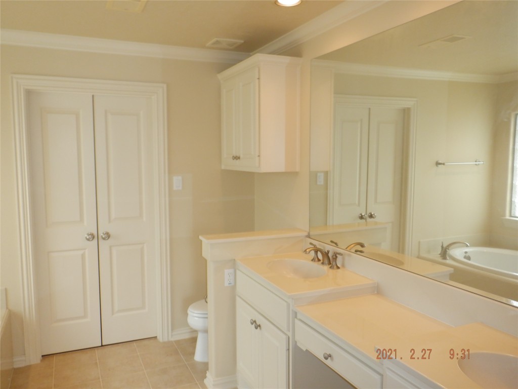1903 Spring Cedar Lane Houston, TX 77077 - Photo 17 of 20 2nd floor muster bathroom