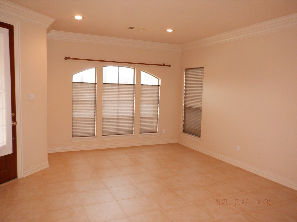 1903 Spring Cedar Lane Houston, TX 77077 - Photo 4 of 20 Living Room Entry Area