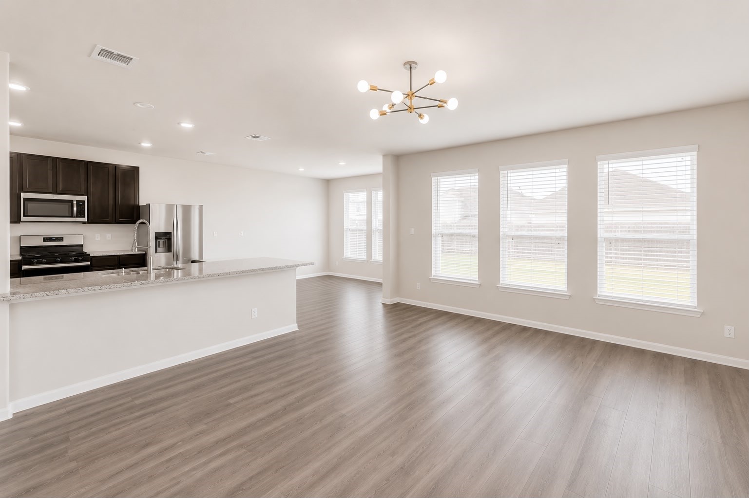 2835 Autumn Mist Lane Conroe, TX 77304 - Photo 4 of 36 Living Area